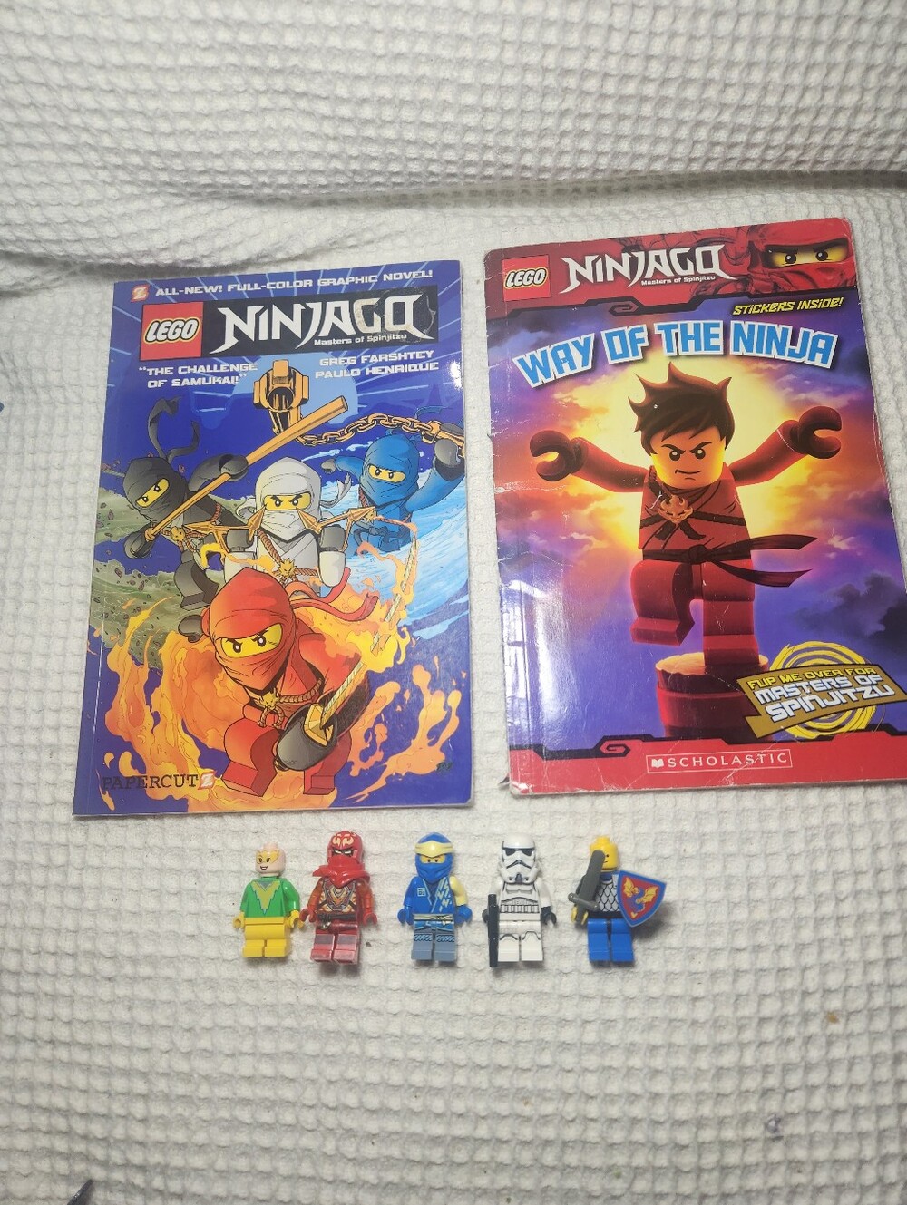 LEGO Ninjago Book & Minifigure Lot - Way of the Ninja & Challenge of Samukai